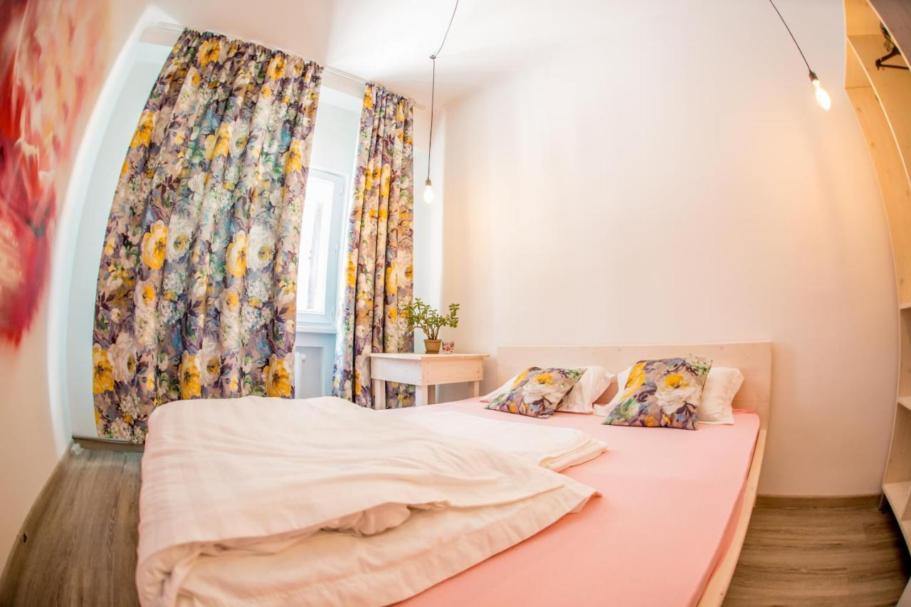 West Point Soul Hostel Almaty Bagian luar foto