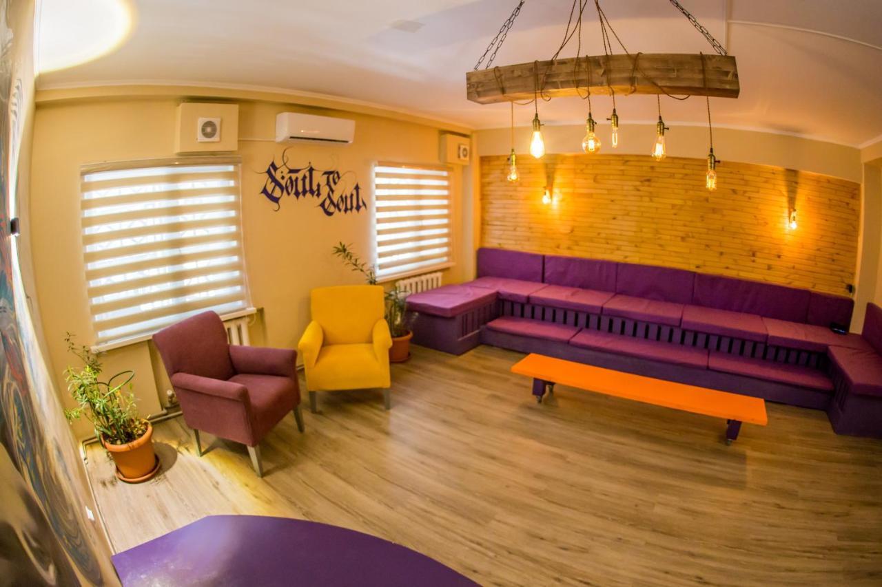 West Point Soul Hostel Almaty Bagian luar foto